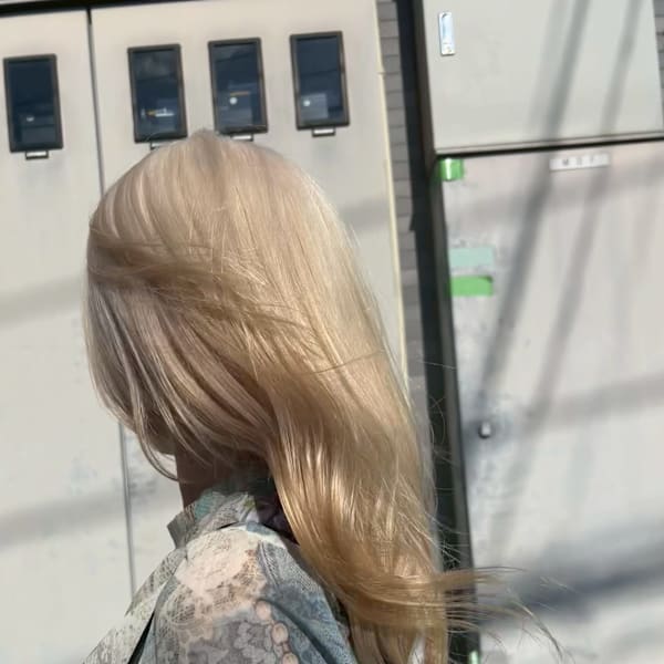 脱白髪染め ホワイトブロンド ロングヘア