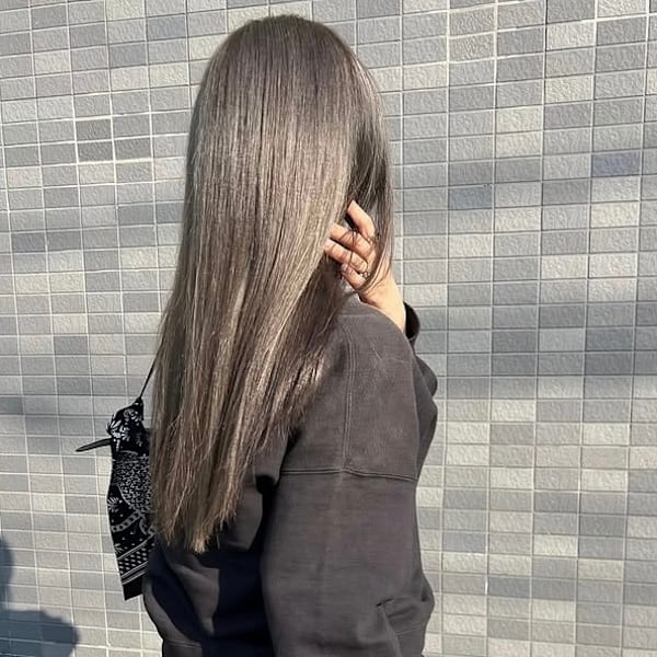 白髪ぼかしハイライト グレージュ ロングヘア