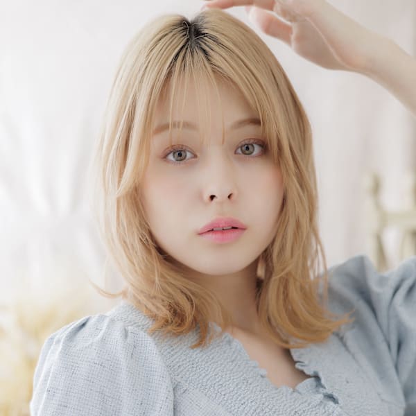 フレンチカジュアル外ハネカールくびレイヤー　ホワイトブロンド|COVER HAIR bliss【カバーヘア ブリス】上尾/上尾西口店