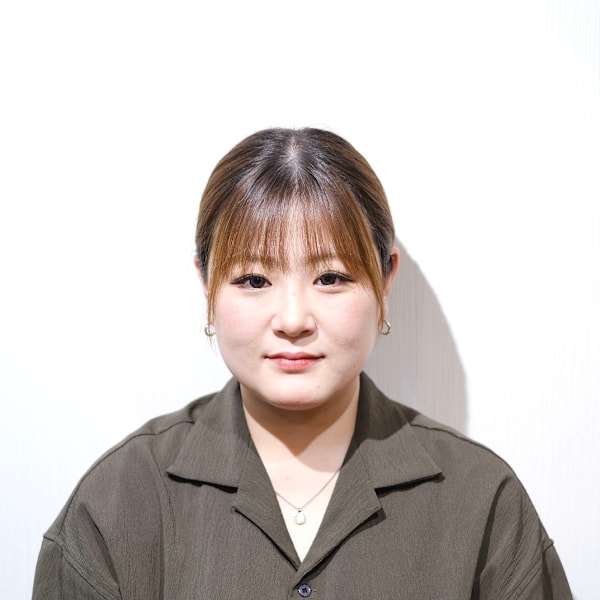 men's barber Amo【メンズ バーバー アモ】のスタッフ紹介。浜田莉々夏