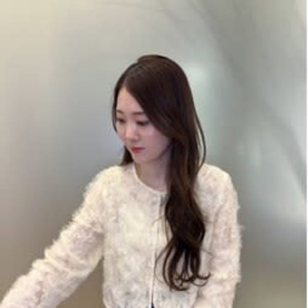 SARA BEAUTY×LIFESTYLE【サラビューティーバイライフスタイル】のスタッフ紹介。RINA /天神大名