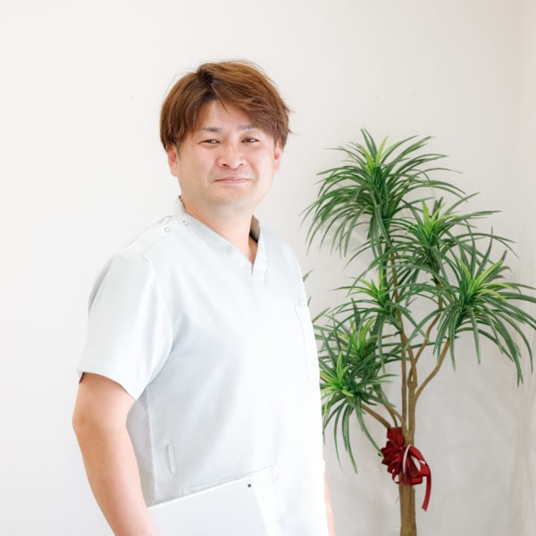美容整体サロンtaina【ビヨウセイタイサロンタイナ】のスタッフ紹介。ナカミチヒロシ