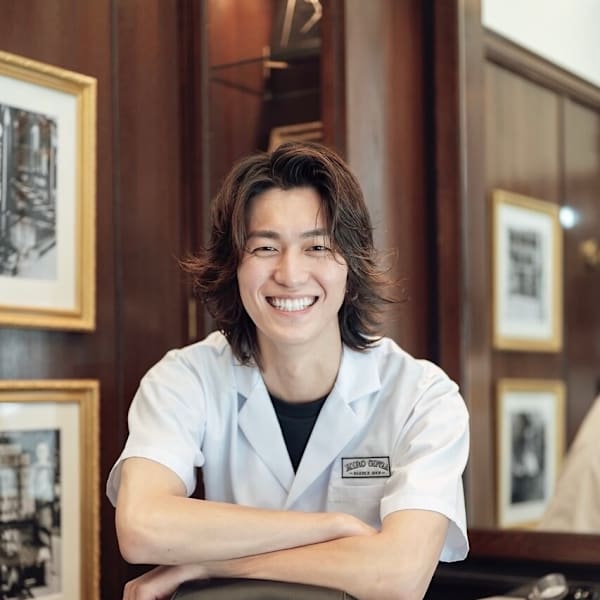 ヒロ銀座barbershop 福岡本店【ヒロギンザバーバーショップフクオカホンテン】のスタッフ紹介。福満　拓