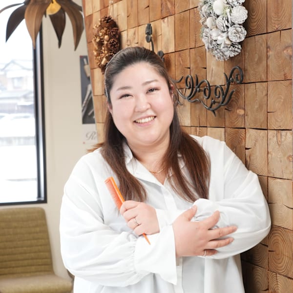 美容室 フラウ 横江店【ビヨウシツ フラウ ヨコエテン】のスタッフ紹介。寺 谷