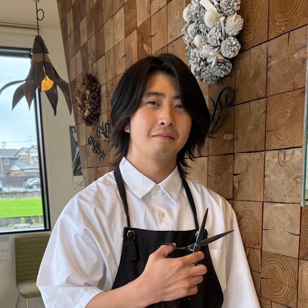 美容室 フラウ 横江店【ビヨウシツ フラウ ヨコエテン】のスタッフ紹介。熊 田