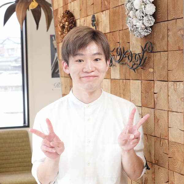 美容室 フラウ 横江店【ビヨウシツ フラウ ヨコエテン】のスタッフ紹介。加藤