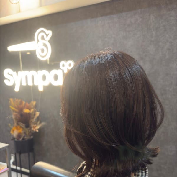 レイヤーボブ/切りっぱなし/外ハネ/くびれ