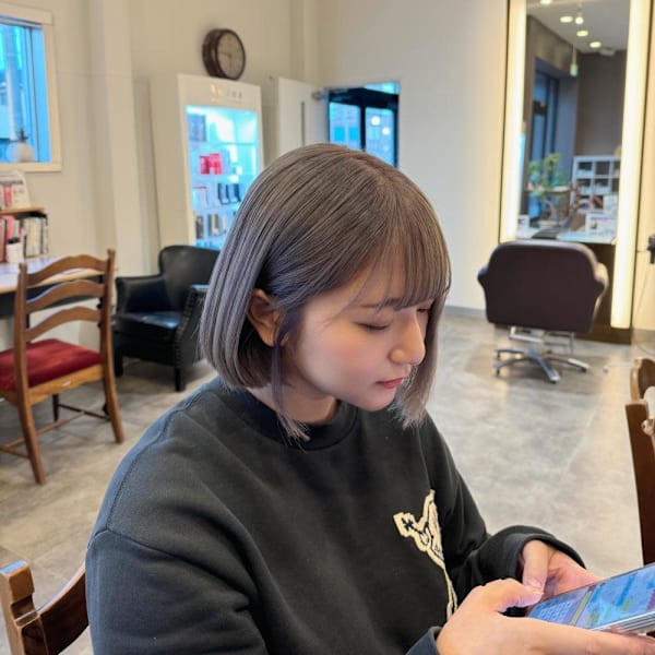 透明感グレージュカラー