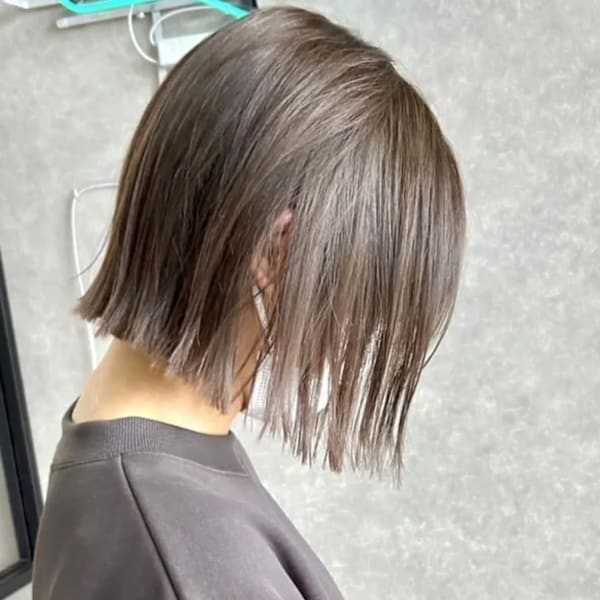 切りっぱなしボブ/グレージュ/イルミナカラー