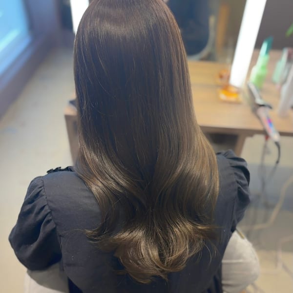 オリーブグレージュ/髪質改善トリートメント/レイヤーカット|MONOLITH.