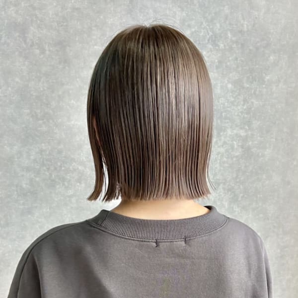 切りっぱなしボブ/地毛風ストレート/透明感カラー