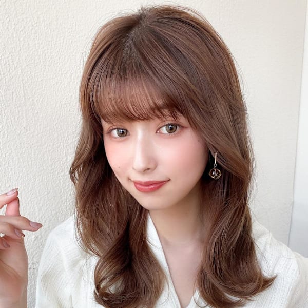 2wayバングでイメチェン顔まわりレイヤーのくびれヘアが人気