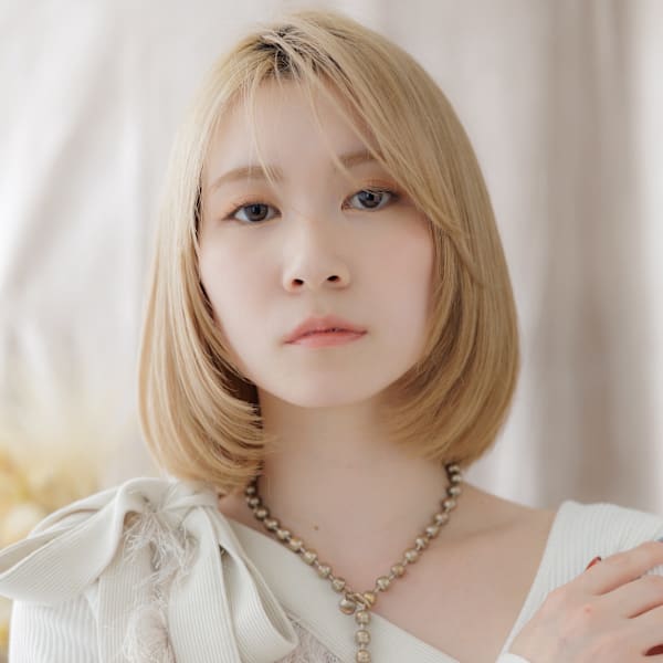 垢抜けハイトーンカラーミディアムレイヤー　パールベージュ|COVER HAIR bliss【カバーヘア ブリス】戸田公園/戸田公園西口店