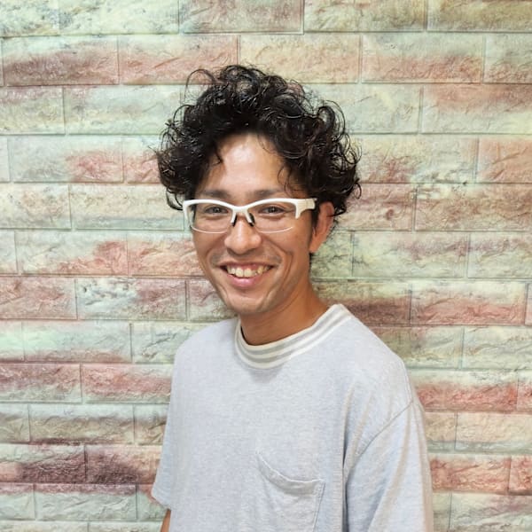 頭皮と髪の健康LaB.美容室ひまわり【トウヒトカミノケンコウラボ ビヨウシツヒマワリ】のスタッフ紹介。金三津 幹男