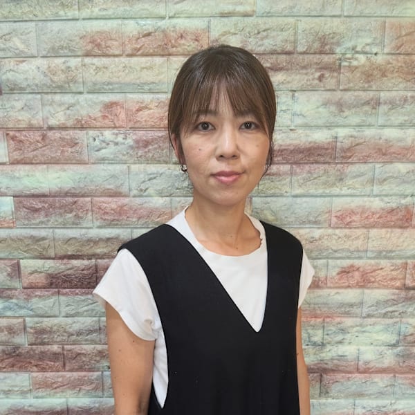 頭皮と髪の健康LaB.美容室ひまわり【トウヒトカミノケンコウラボ ビヨウシツヒマワリ】のスタッフ紹介。西野 英代