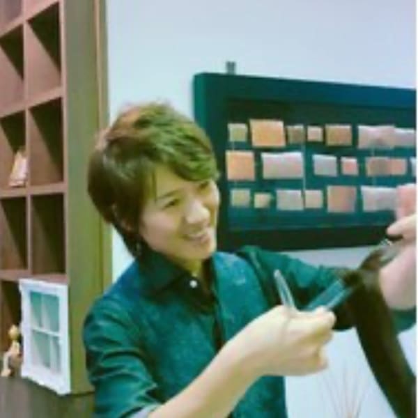 Hair Design GLOSS【ヘアデザイン グロス】【ヘアデザイン グロス】のスタッフ紹介。四塚 健二