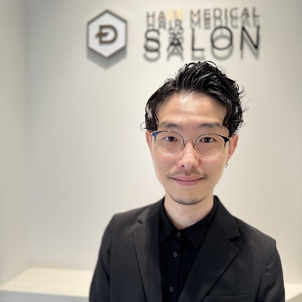 ヘアメディカルサロン 完全個室・髪質改善専門店 福岡【ヘアメディカルサロン カンゼンコシツ カミシツカイゼンセンモンテン フクオカ】のスタッフ紹介。岡田 允