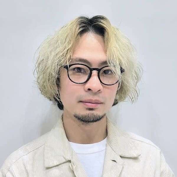 全席個室美容室 Zina 大阪茨木 髪質改善&トリートメント【ゼンセキコシツビヨウシツ ジーナ オオサカイバラキ】のスタッフ紹介。TAKA