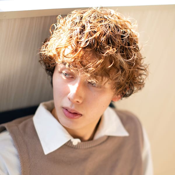 外国人風ベージュカラー&くせ毛風パーマ|URBAN