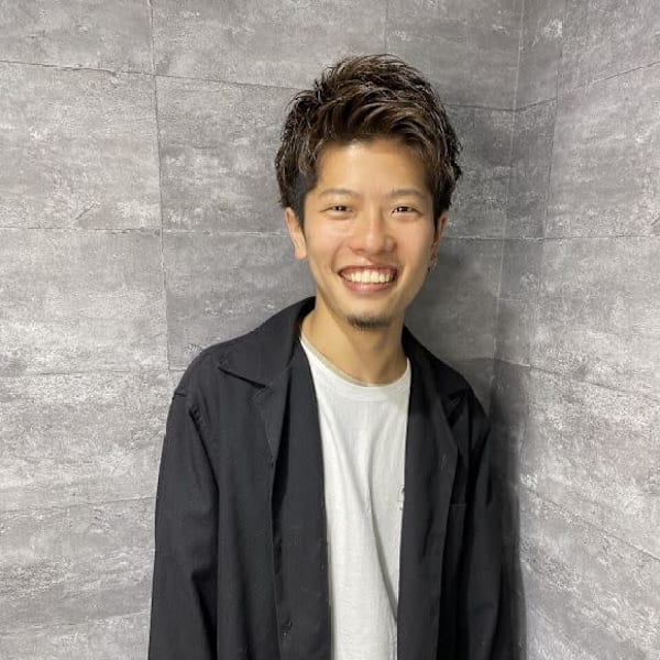 _WHITE 天神店【アンダーバーホワイトテンジンテン】のスタッフ紹介。古川 忠史