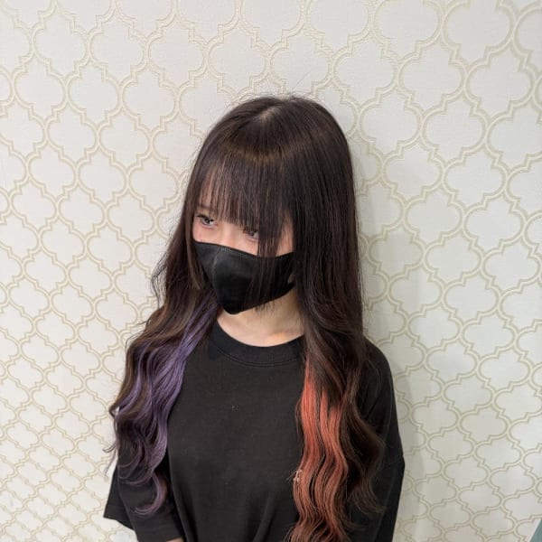 派手インナーカラーで自分オリジナルヘアースタイルに