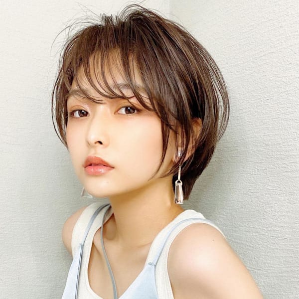 30代40代に人気の大人かわいい前髪ありのくびれショート