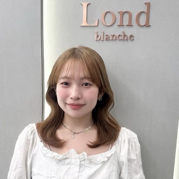 Lond blanche 錦糸町北口【ロンドブランシュ キンシチョウキタグチ】のスタッフ紹介。吉武妙珠希 ボブ