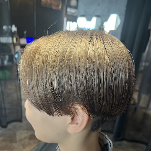 前下がりショート ミルクティー