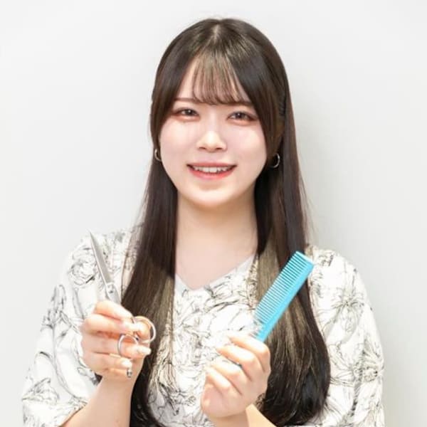 ヘアメディカルサロン新宿【ヘアメディカルサロン シンジュク】のスタッフ紹介。田中 碧衣