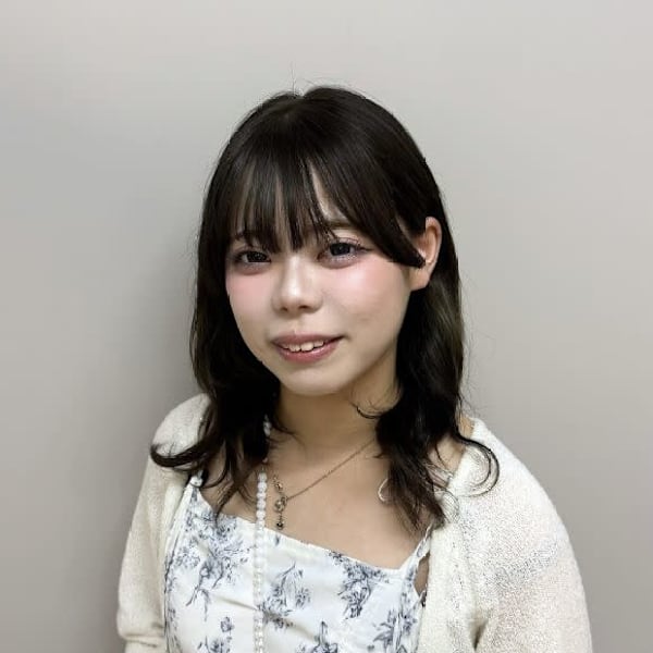 全席個室美容室 Zina 大宮 髪質改善＆トリートメント【ジーナ】【ゼンセキコシツビヨウシツ ジーナ オオミヤ カミシツカイゼンアンドトリートメント】のスタッフ紹介。飯山 帆香