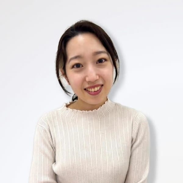 アイブロウサロン i'm 横浜店【眉毛専門店】【アイブロウサロン アイム ヨコハマテン マユゲセンモンテン】のスタッフ紹介。イクミ 