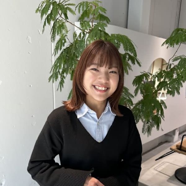 美容院 ora【オーラ】 深井【ビヨウイン オーラ フカイ】のスタッフ紹介。岡 あかね