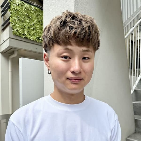 em HAIR 【エムヘアー】【エムヘアー】のスタッフ紹介。於思 [下北沢駅]