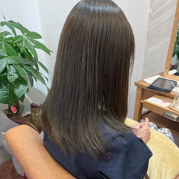 オリーブベージュカラー