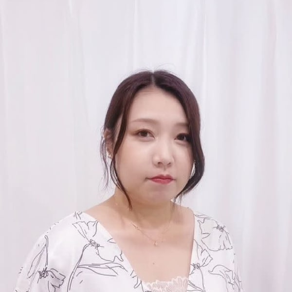 アイブロウ眉毛サロン Mond 新宿三丁目店【まゆげ専門店】【アイブロウマユゲサロン モンド シンジュクサンチョウメテン】のスタッフ紹介。チヨ