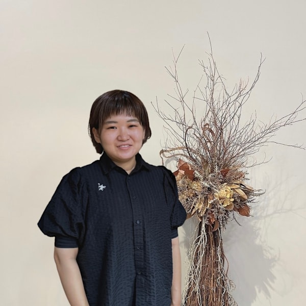 lei marichi ray【マリーチ レイ】のスタッフ紹介。安蒜　彩香