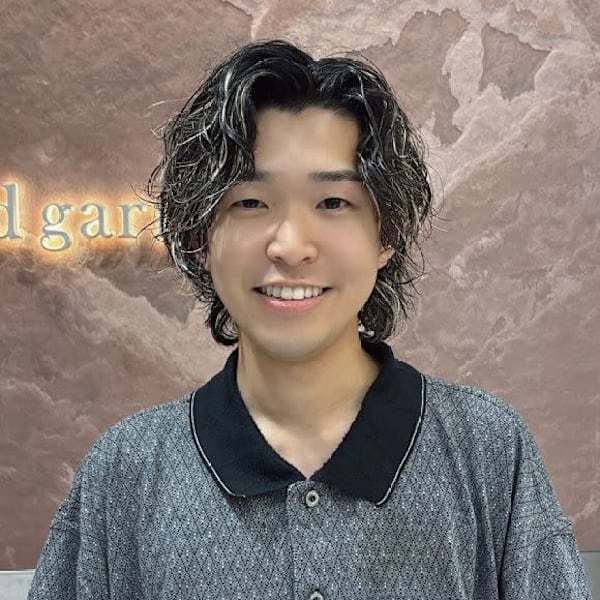 Lond garnet 池袋【ロンドガーネット】【ロンドガーネット イケブクロ】のスタッフ紹介。及川 ボブ 縮毛 韓国