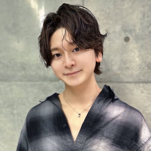 髪質改善サロンLond Melia 天神大名店【カミシツカイゼンサロンロンドメリア テンジンダイミョウテン】のスタッフ紹介。小嶋拓也 髪質改善