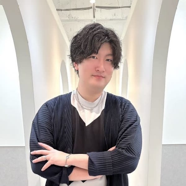 全席個室美容室 Zina 天王寺 髪質改善＆トリートメント【ゼンセキコシツビヨウシツ ジーナ テンノウジ カミシツカイゼンアンドトリートメント】のスタッフ紹介。山内 健太郎