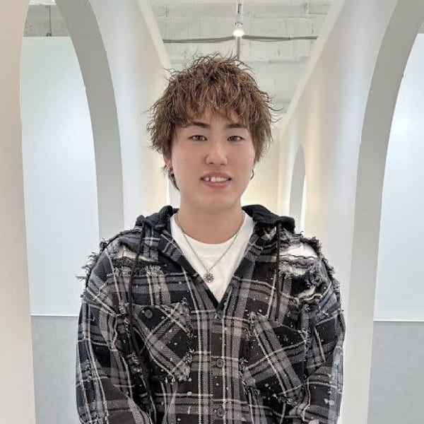 全席個室美容室 Zina 天王寺 髪質改善＆トリートメント【ゼンセキコシツビヨウシツ ジーナ テンノウジ カミシツカイゼンアンドトリートメント】のスタッフ紹介。保坂 空良