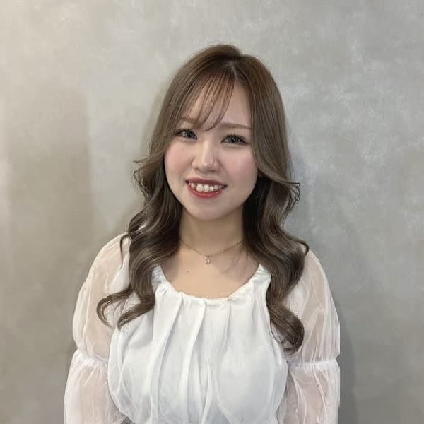 女性スタイリスト専門サロン Zina 天神 髪質改善&トリートメント【ジョセイスタイリストセンモンサロン ジーナ テンジン カミシツカイゼンアンドトリートメント】のスタッフ紹介。Kana 