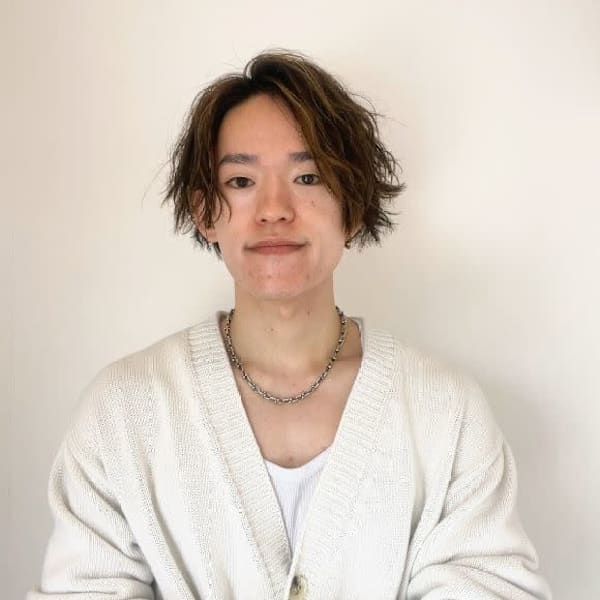 全席個室美容室 Zina 船橋南口 髪質改善＆トリートメント【ゼンセキコシツビヨウシツ ジーナ フナバシミナミグチ】のスタッフ紹介。小林 海斗