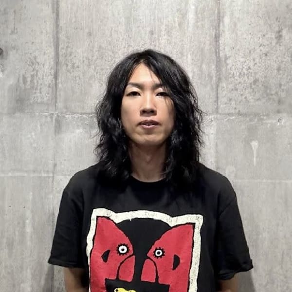 _WHITE+ 南海難波店【アンダーバーホワイトプラスナンカイナンバテン】のスタッフ紹介。射場 達也