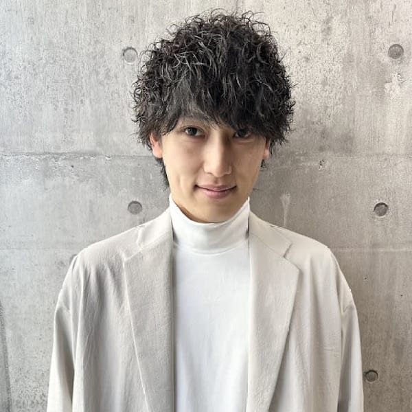 _WHITE+ 南海難波店【アンダーバーホワイトプラスナンカイナンバテン】のスタッフ紹介。上原 健哉