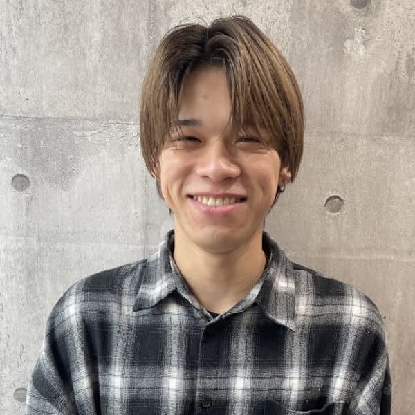 _WHITE+ 南海難波店【アンダーバーホワイトプラスナンカイナンバテン】のスタッフ紹介。巻幡 吏玖