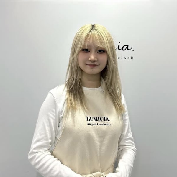 眉毛/アイブロウサロンLUMICIA.-TOKYO-池袋西口店【眉毛専門店】【マユゲアイブロウサロン ルミシアトウキョウ イケブクロニシグチテン マユゲセンモンテン】のスタッフ紹介。ユイ マユゲ