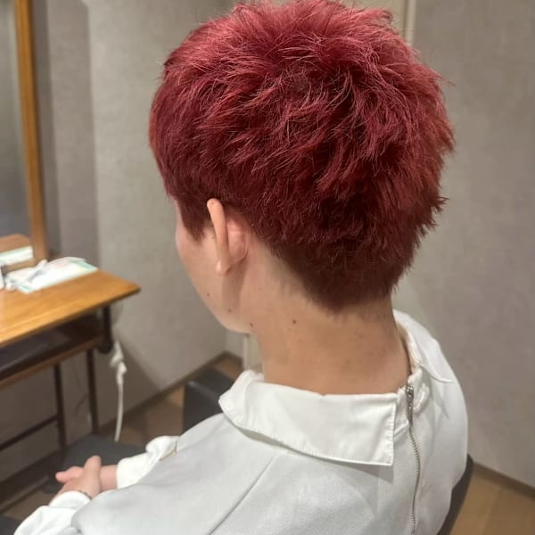 ビビッドレッドショートスパイキー