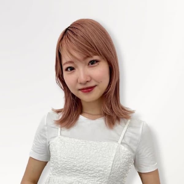 アイブロウサロン i'm 新宿店【眉毛専門店】【アイブロウサロン アイム シンジュクテン マユゲセンモンテン】のスタッフ紹介。ユウカ