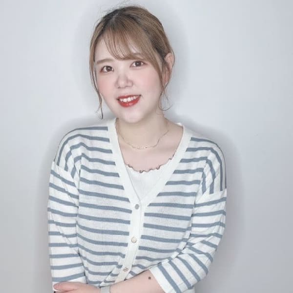全席個室美容室 Zina 札幌大通 髪質改善&トリートメント【ビヨウシツ ジーナ サッポロオオドオリ カミシツカイゼン】のスタッフ紹介。中河 なな