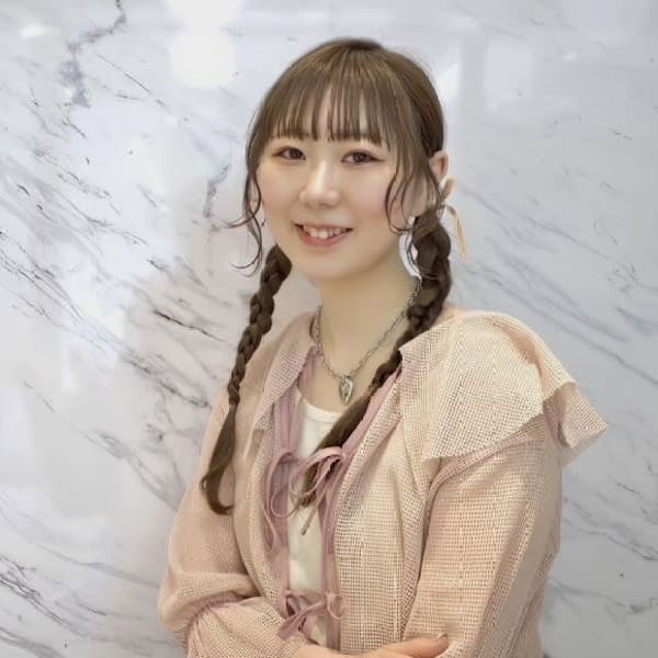 女性スタイリスト専門サロン Zina S 札幌 髪質改善&トリートメント【ジョセイスタイリストセンモンサロン ジーナ エス サッポロ カミシツカイゼン トリートメント】のスタッフ紹介。アユカ